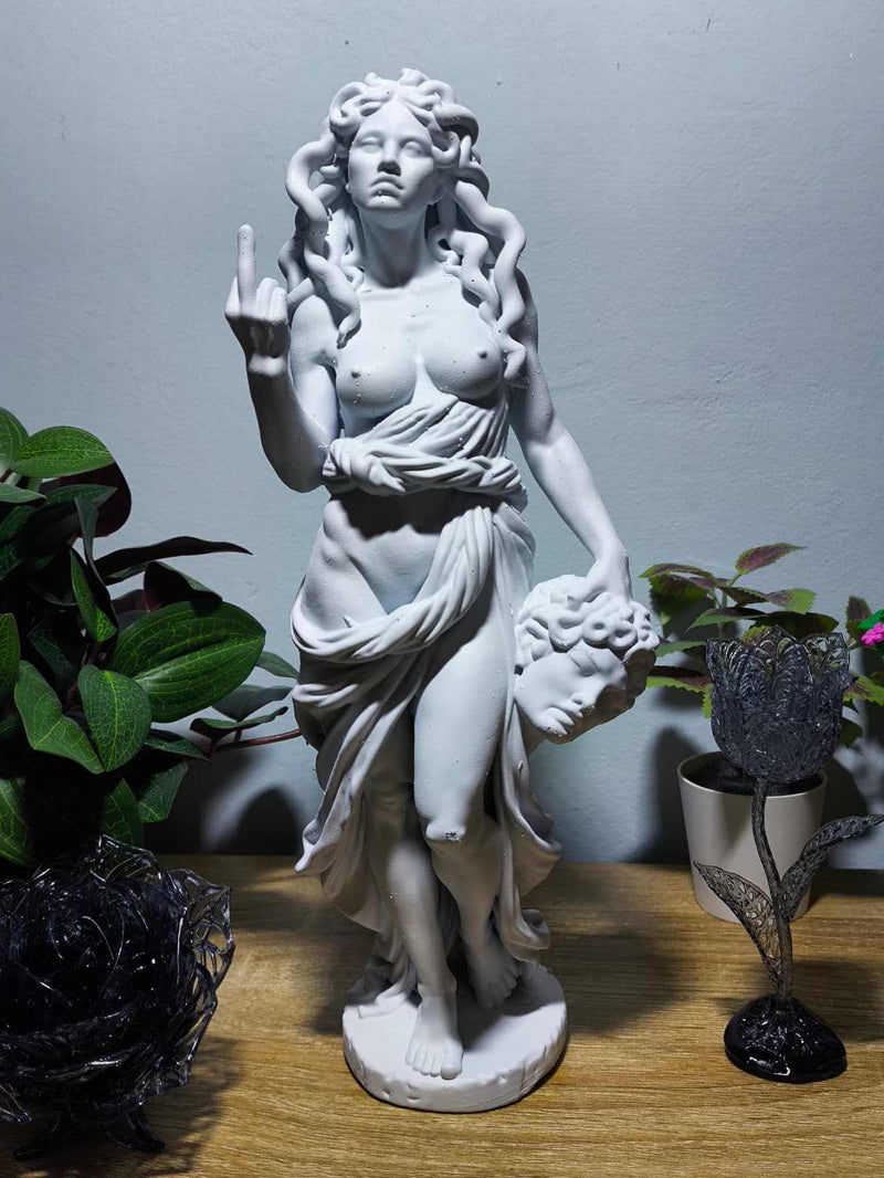 Scultura da Collezione Giuditta e Oloferne: Eleganza e Forza per Trasformare il Tuo Spazio - Taraflo