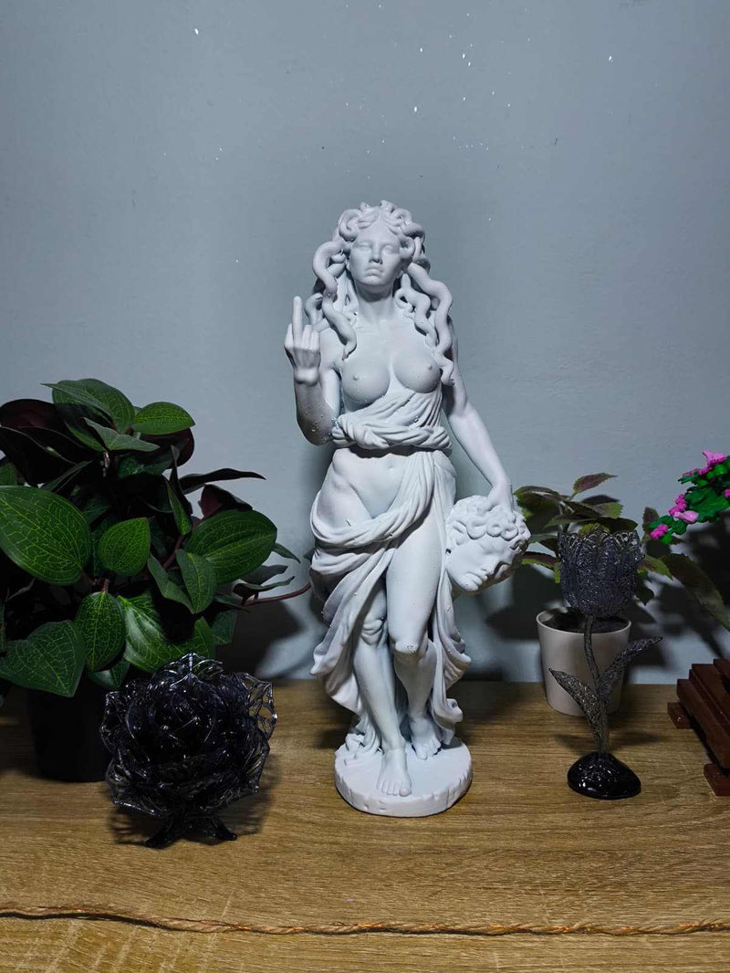 Scultura da Collezione Giuditta e Oloferne: Eleganza e Forza per Trasformare il Tuo Spazio - Taraflo