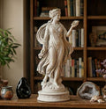 "Afrodite/Vénus" em resina com efeito de gesso branco - Escultura greco-romana clássica com concha e manto esvoaçante - Ornamento de arte clássica com base gravada para casa e estúdio