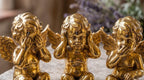 Set 3 Angioletti Dorati "Non Vedo, Non Sento, Non Parlo" – Statuette in Oro Lucido Barocco e Glamour