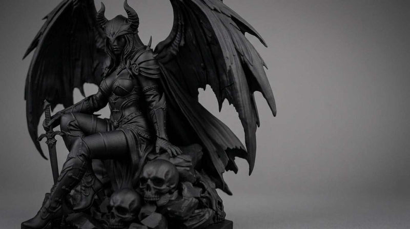 Statuetta Morrigan gotica, dettaglio ali di drago e trono di teschi