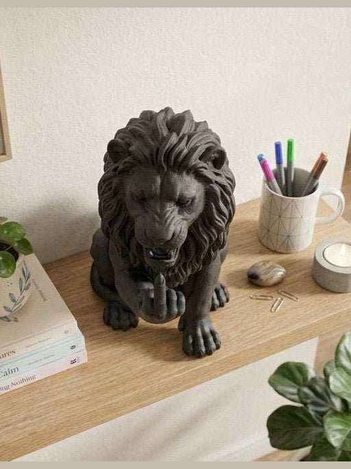 Leone «Il Sovrano Provocatore» — Statuetta in Resina Nera Opaca - Taraflo
