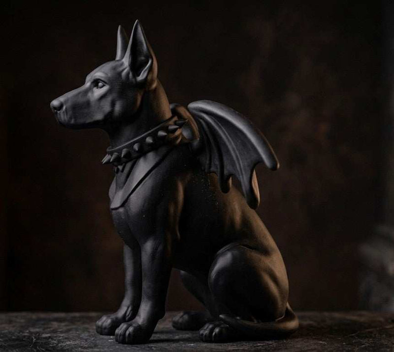 Statua cane gargoyle nera in resina, dettaglio ali da pipistrello