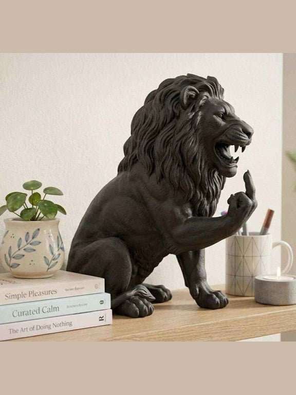 Leone «Il Sovrano Provocatore» — Statuetta in Resina Nera Opaca - Taraflo