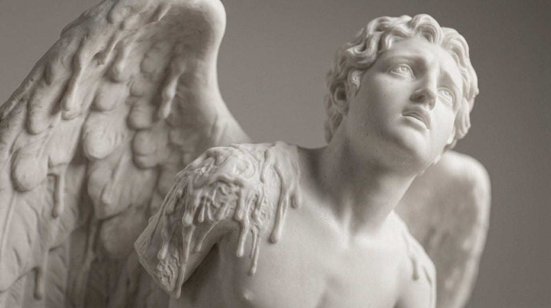 La Caduta di Icaro: Statua in Marmo Bianco sul Tragico Volo Mitologico - Taraflo