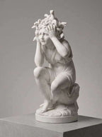 La Metamorfosi di Medusa: Scultura in Marmo sul Mito della Trasformazione - Taraflo