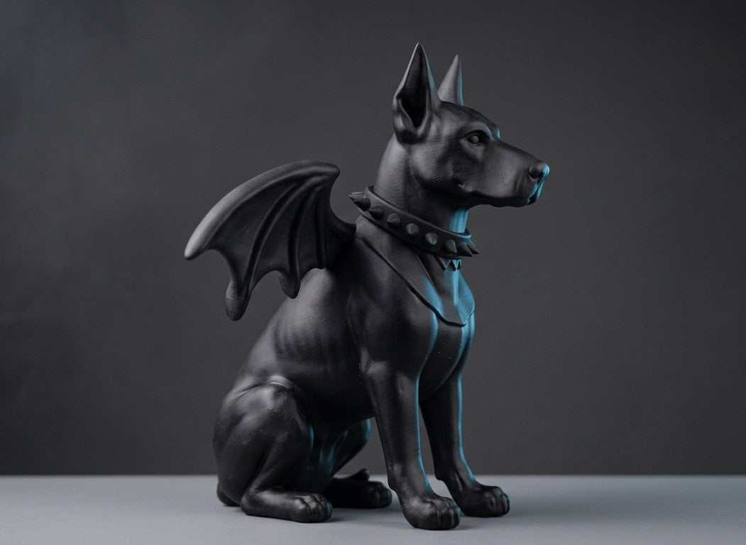 Statua cane gotico gargoyle in resina nera opaca con ali da pipistrello e collare borchiato