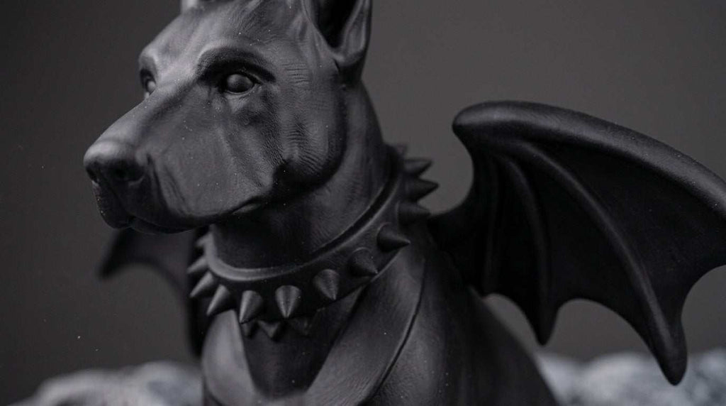 Statua Cane Gargoyle Nera – Statuetta Doberman Fantasy da Collezione e Arredo Gotico - Bat dog