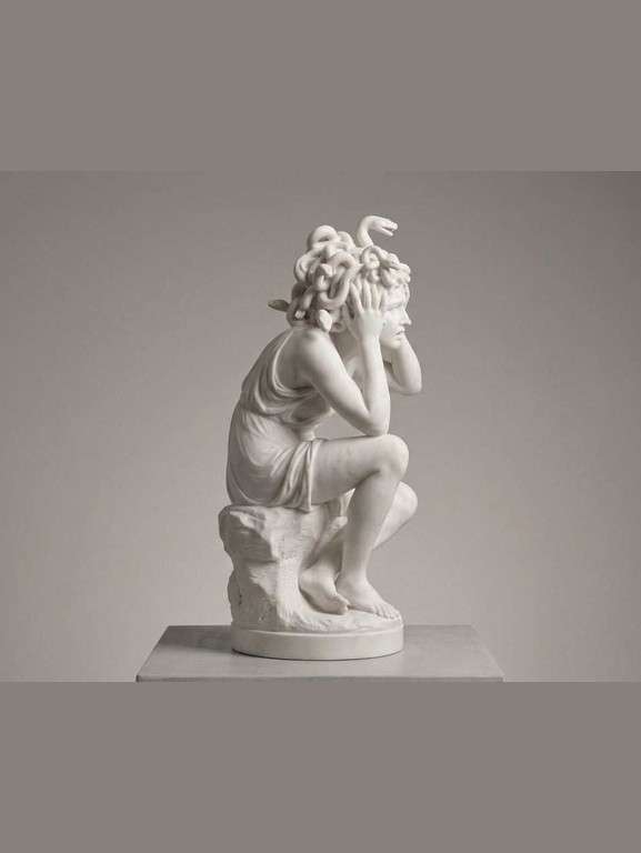 La Metamorfosi di Medusa: Scultura in Marmo sul Mito della Trasformazione - Taraflo