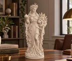 Statua Persefone effetto gesso avorio con corona di spighe e luna, melograno e mazzo di spighe, su scrivania in legno