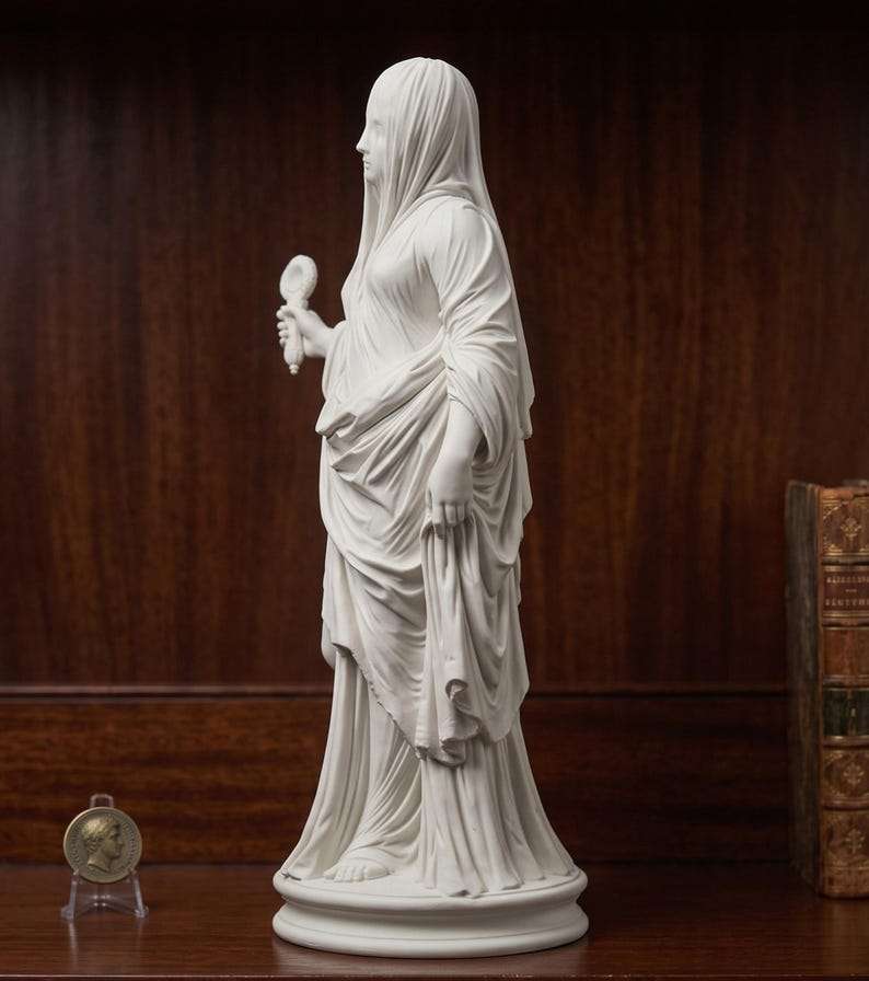 Statua velata bianca in resina effetto gesso, stile neoclassico, su base tonda