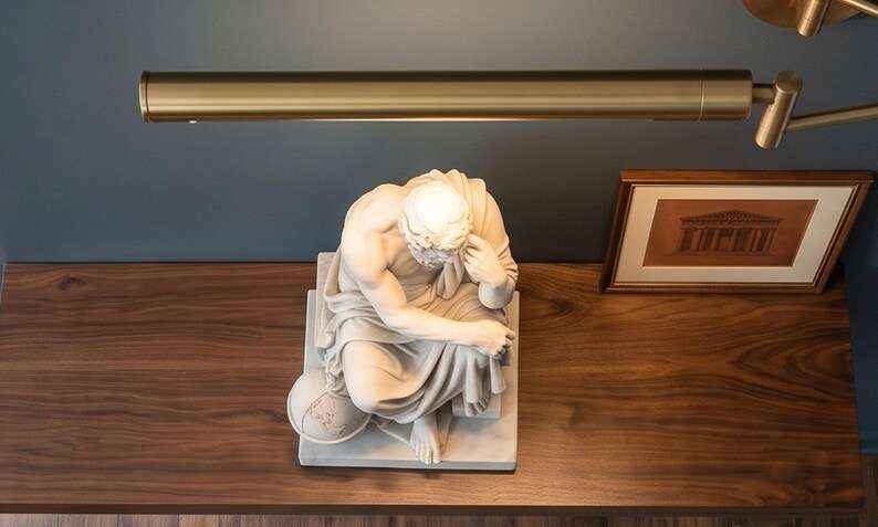 Statua Il Pensatore Effetto Gesso Bianco — Scultura Filosofo Classico da Scrivania e Libreria