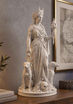 Statua Dea Ecate Effetto Gesso Bianco — Scultura con Torcia, Chiavi, Cani e Teschio, Decor Esoterico