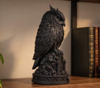 Statua Gufo Gotico Nero in Resina — Decorazione Dark Academia con Piume in Rilievo