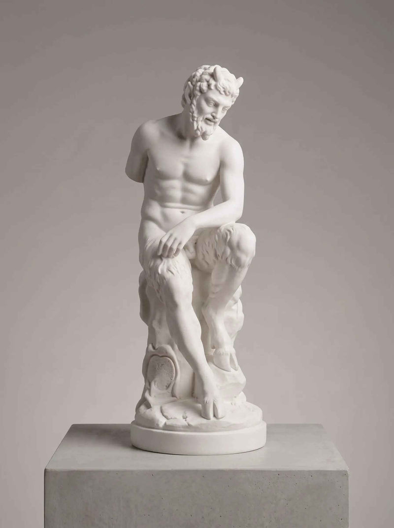 Fauno a Riposo — Scultura in Resina ABS Bianca Opaca - Taraflo