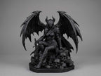 Statuetta Morrigan gotica con ali da drago, trono di teschi e spada, design dark fantasy dettagliato.