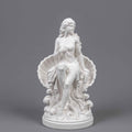 Statua Venere sulla Conchiglia in resina bianca effetto gesso elegante per arredo classico
