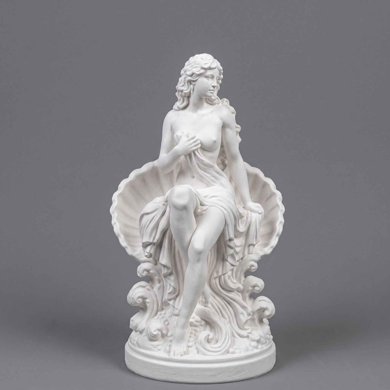 Statua Venere sulla Conchiglia in Resina Bianca Effetto Gesso – Scultura Dea dell'Amore e della Bellezza – Arredo Classico per Casa e Bagno