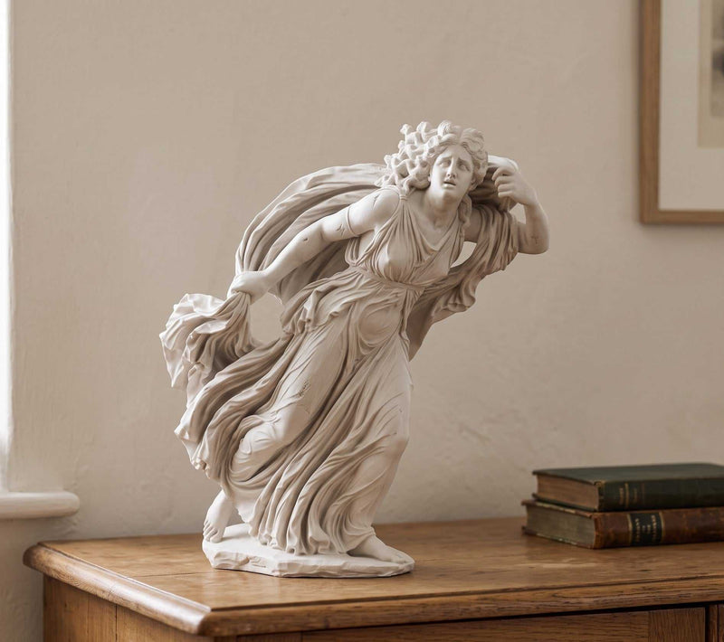 Statua Tempesta in resina bianca opaca rappresentante la dea del vento e del maltempo con design moderno ed elegante per arredo casa e ufficio