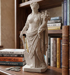 Scultura classica Dea della Fortuna bendata effetto gesso bianco opaco con cornucopia e timone