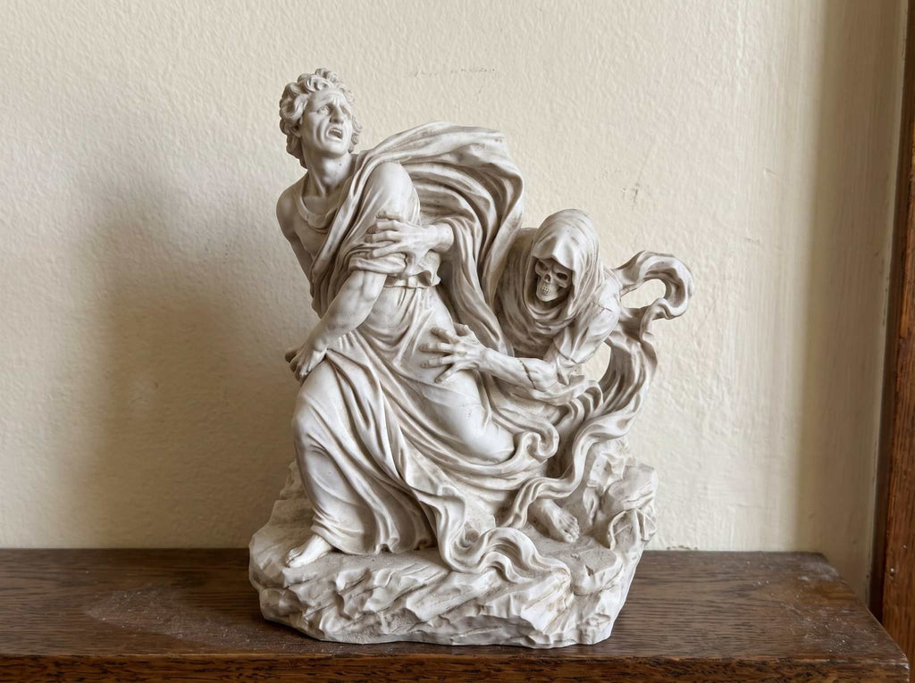Estatua clásica de terror en resina con efecto yeso | Escultura decorativa blanca