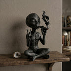 Alien noir fumant-Sculpture de bureau inspirée de la culture pop moderne