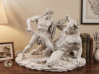 Thésée et le Minotaure : une sculpture en résine effet plâtre inspirée de la mythologie grecque classique | Décoration