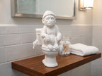 Statue de singe sur les toilettes en résine effet plâtre–Décoration de salle de bain amusante et originale