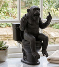 Statua di Scimmia dito medio sul WC in Resina Nera – Decorazione Bagno Ironica e Originale