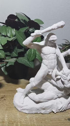 Video: Scultura Teseo e Minotauro in Resina - Taraflo
