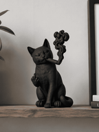 Gatto Nero «Ribelle» con Sigaro — Statuetta da Collezione in Resina Nera Opaca - Taraflo