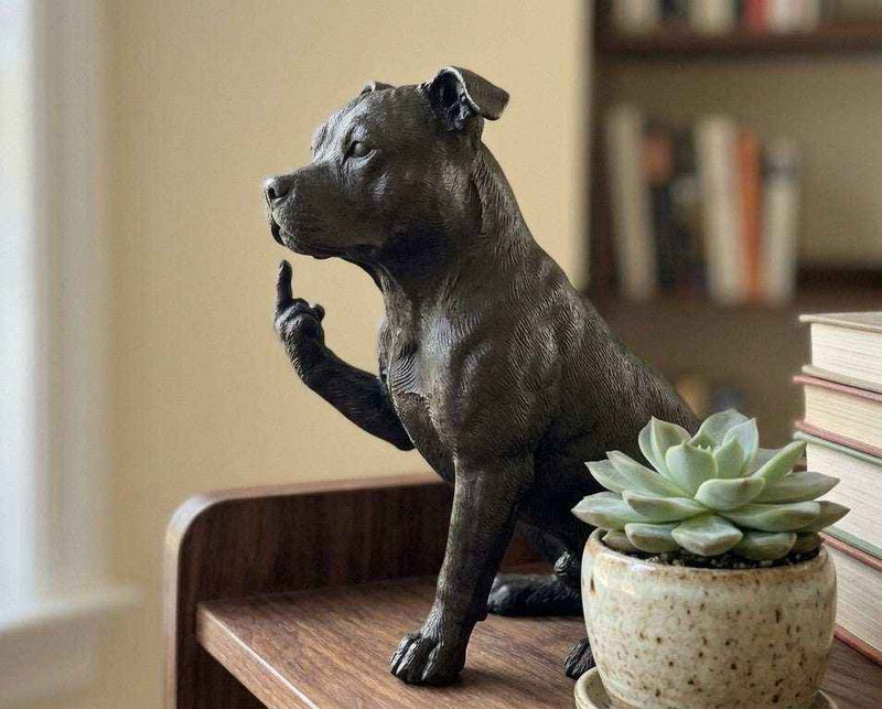 Pit Bull — Statuetta Cane «Educato… ma non troppo» - Taraflo