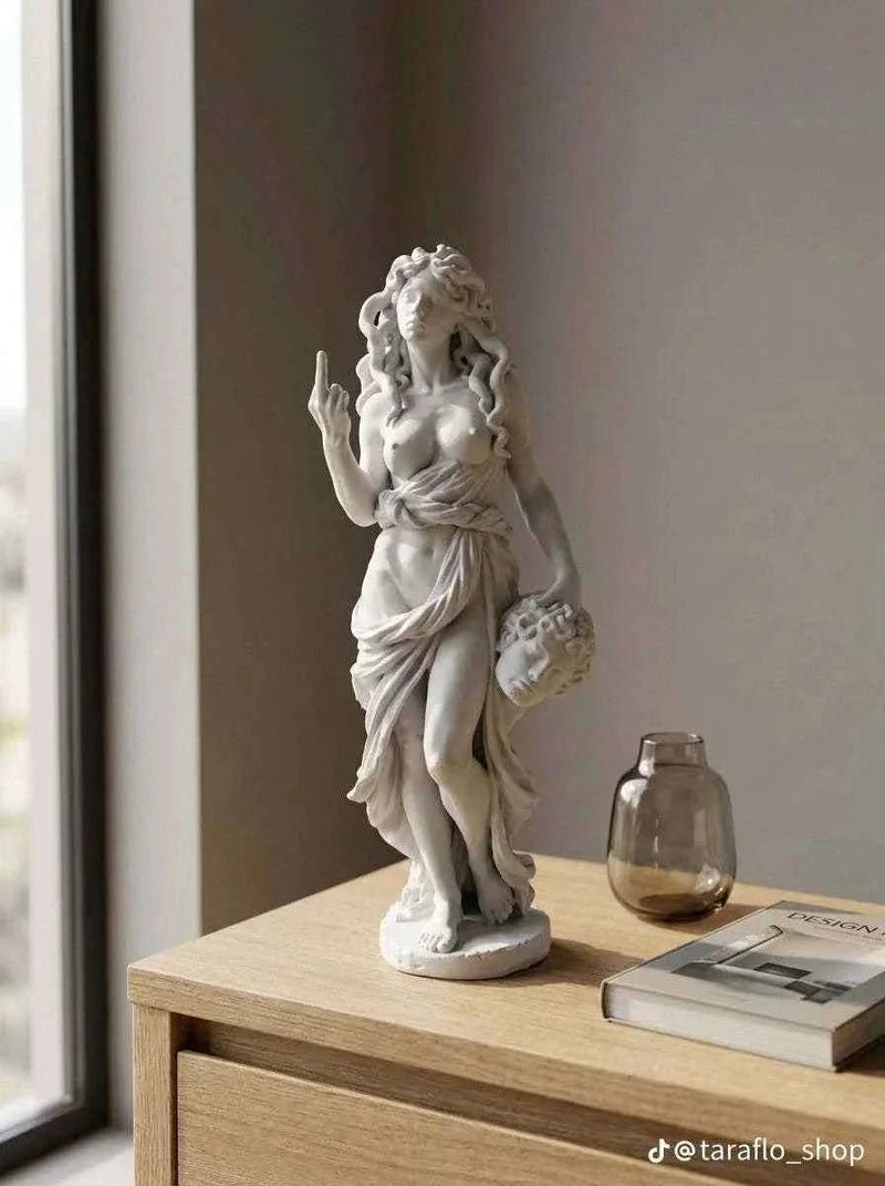 Scultura da Collezione Giuditta e Oloferne: Eleganza e Forza per Trasformare il Tuo Spazio - Taraflo