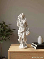 Scultura da Collezione Giuditta e Oloferne: Eleganza e Forza per Trasformare il Tuo Spazio - Taraflo