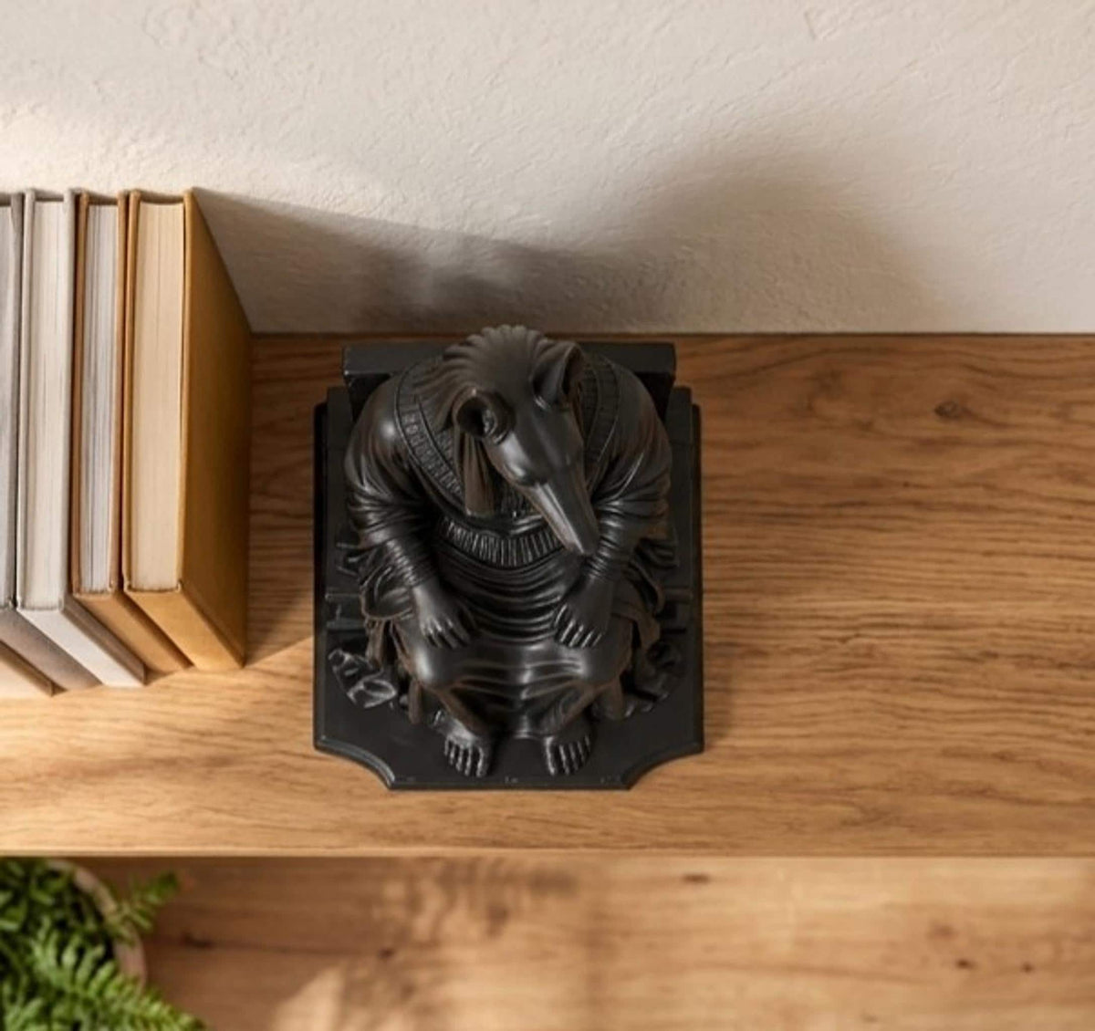 Statua Anubi Nero su Trono in Resina Satinata — immagine 2