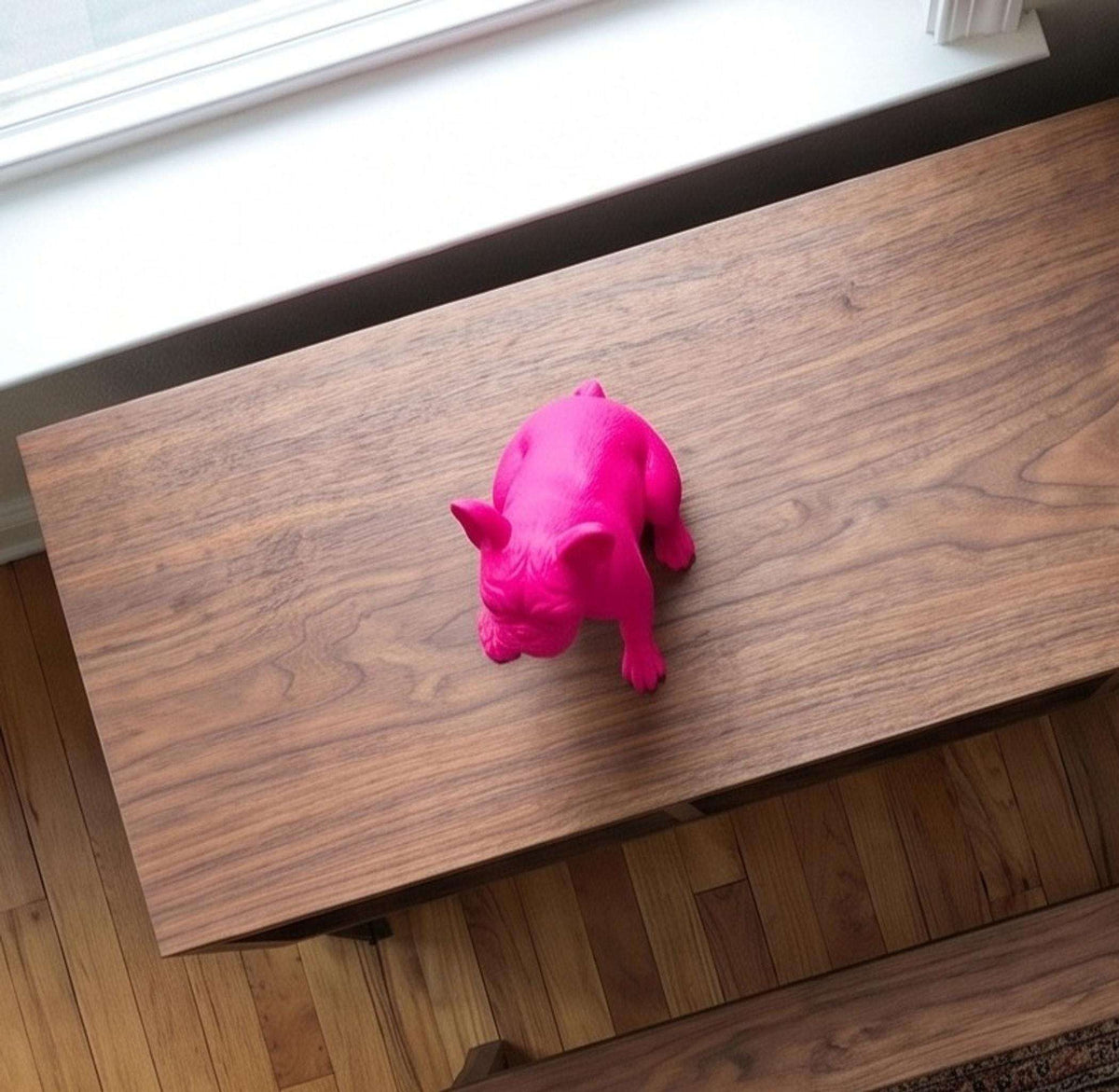 Statua Bulldog Francese Rosa in Resina con Dito Medio — immagine 3