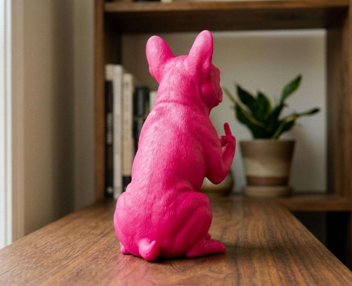 Statua Bulldog Francese Rosa in Resina con Dito Medio — immagine 4