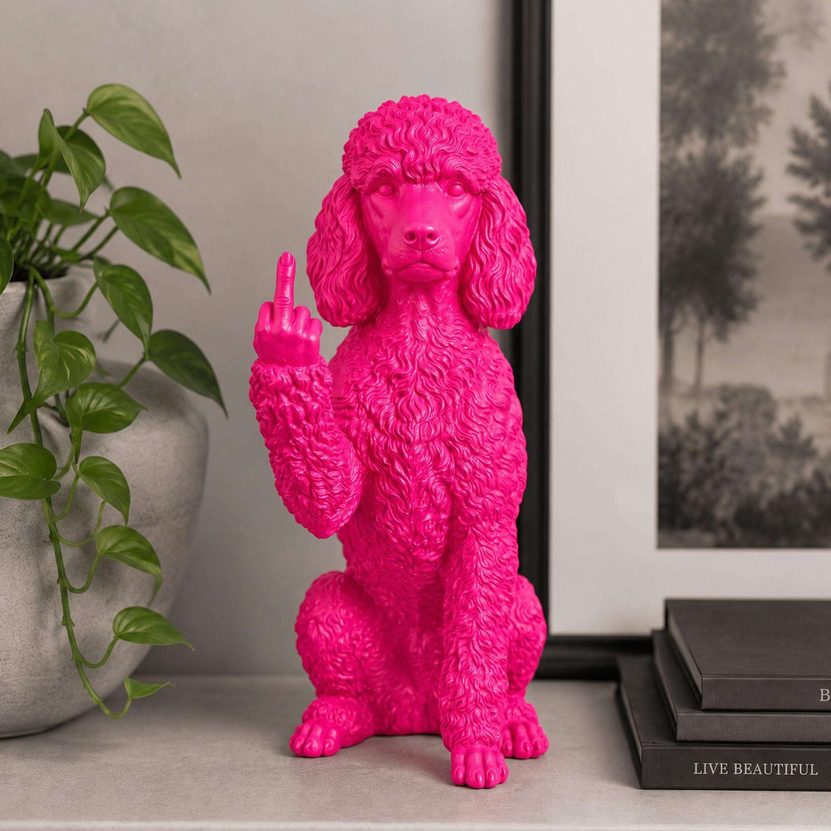 Statua Cane Barboncino Rosa in Resina con Dito Medio — immagine 7