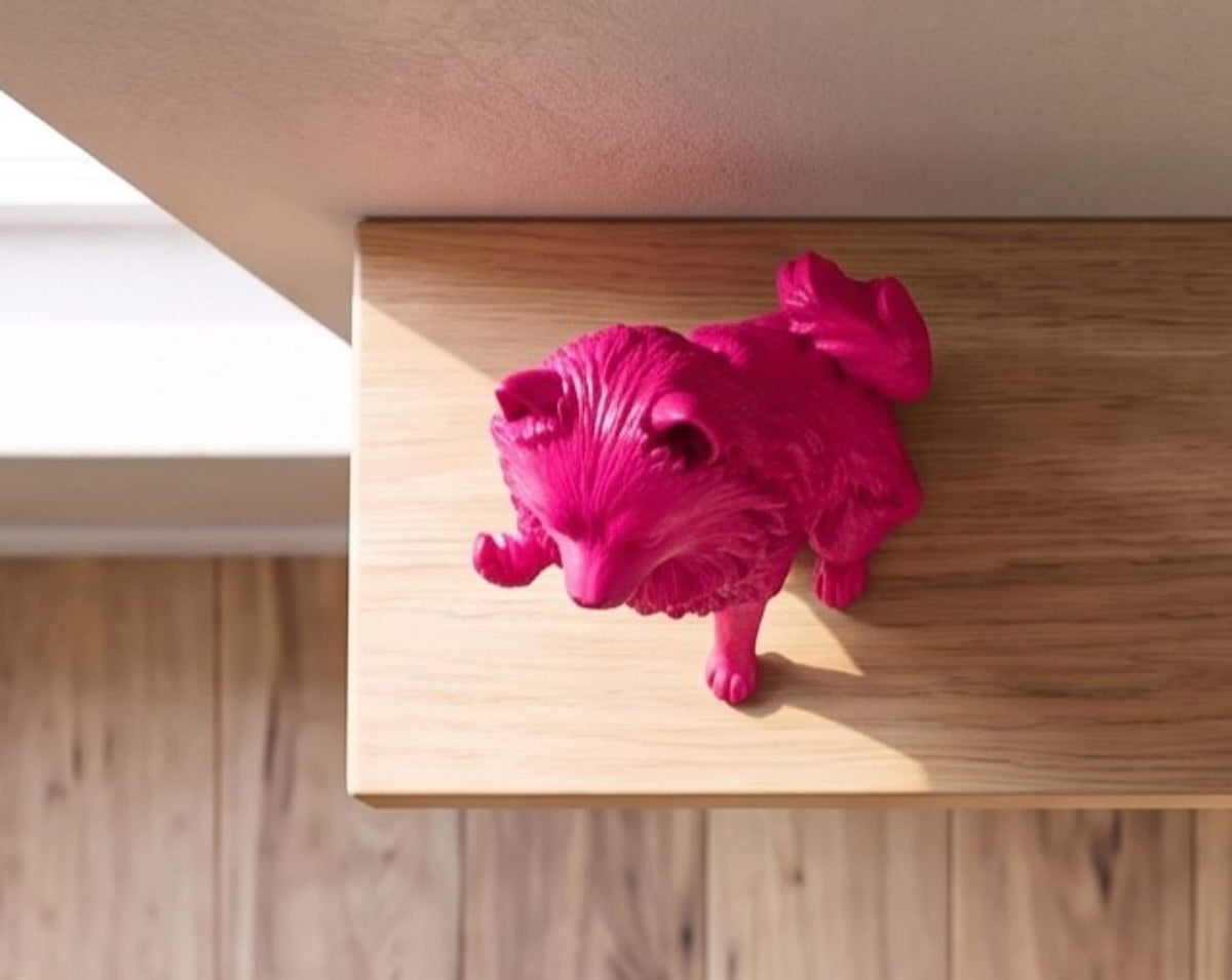 Statua Cane Volpino di Pomerania Rosa con Dito Medio — immagine 3