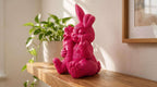 Statua Coniglio Rosa in Resina con Carota e Dito Alzato — immagine 4