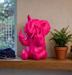Statua Elefante Rosa in Resina con Doppio Dito Medio — immagine 2