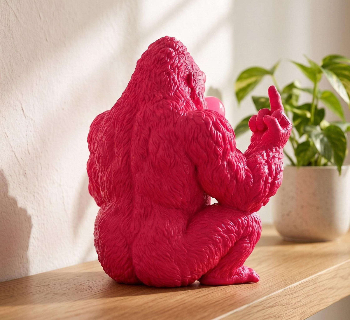 Statua Gorilla Rosa Candy Bubble Boss in Resina Pop Art — immagine 4