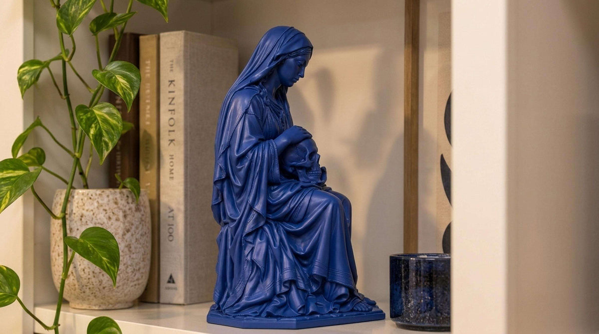 Statua Memento Mori Blu Zaffiro, Donna Velata con Teschio — immagine 2