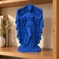 Statua Nyx Blu Zaffiro in Resina con Mantello Stellato