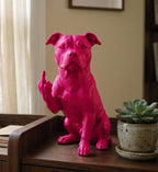 Statua Pitbull Rosa Candy in Resina con Dito Medio — immagine 3