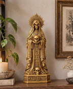 Statua Santa con Due Teschi Dorata in Resina Gotica — immagine 5