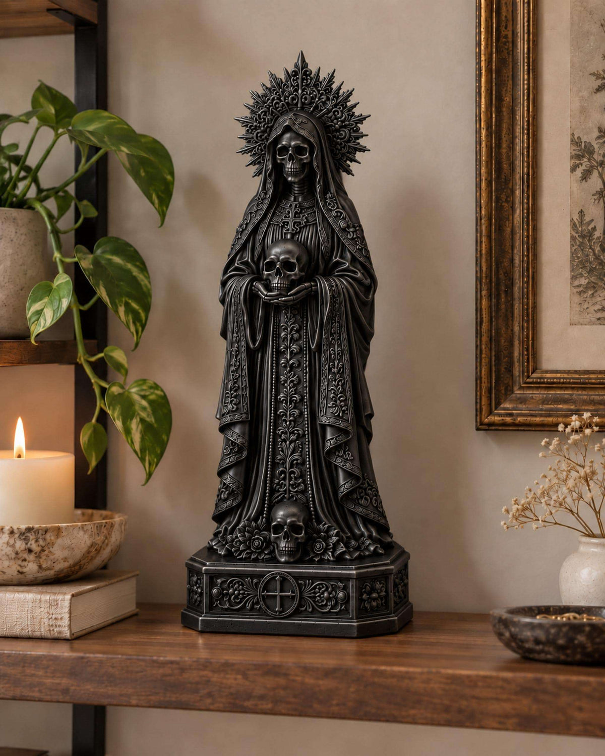 Statua Santa con Due Teschi Nera in Resina, Decor Gotico