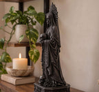 Statua Santa con Due Teschi Nera in Resina, Decor Gotico — immagine 4