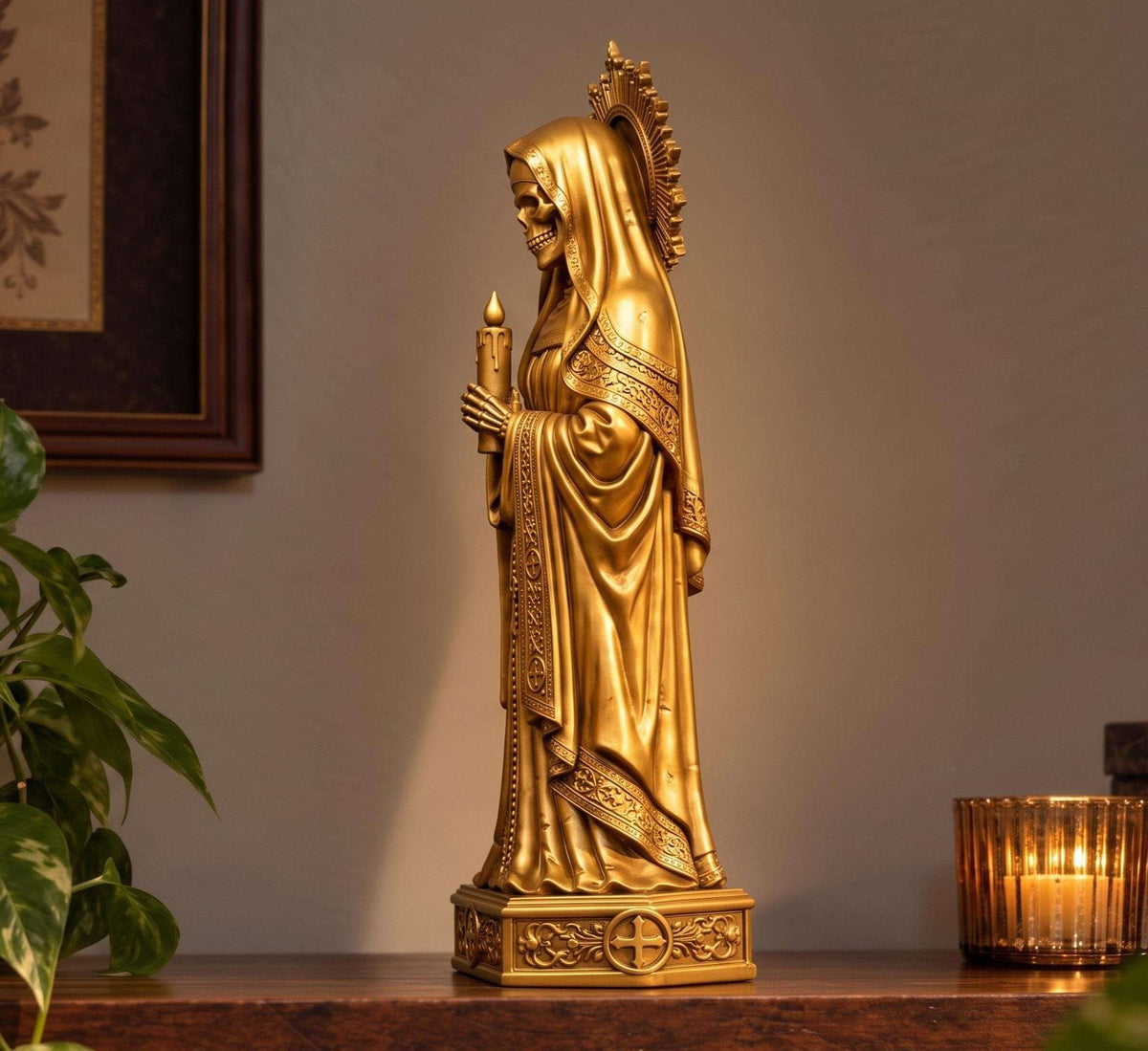 Statua Santa Muerte Dorata in Resina con Candela — immagine 4