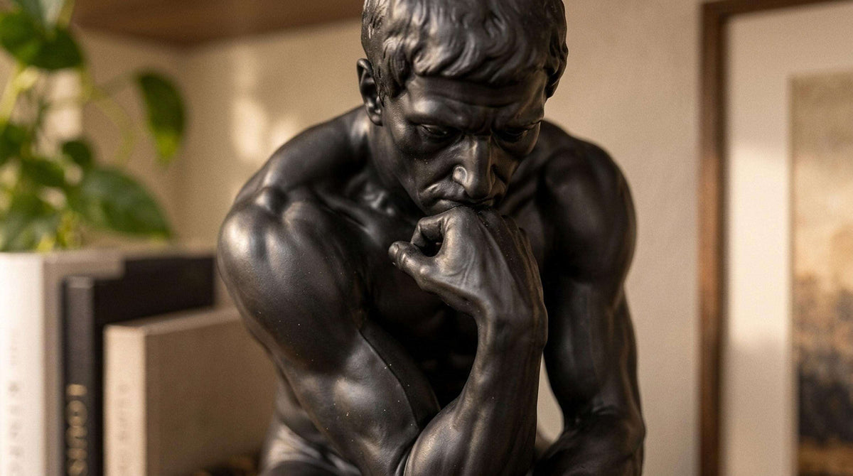 Statua Il Pensatore Nero in Resina Satinata — immagine 4